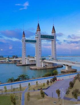 At Sky Palace Kuala Terengganu Royale Suite Drawbridge and Seaview