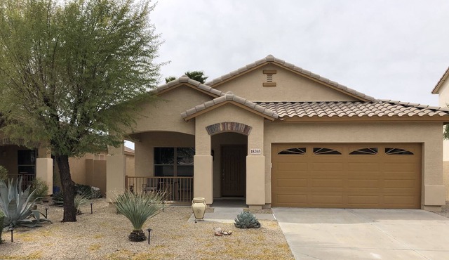 AT THE BASE OF THE SUPERSTITION MOUNTAINS. 3-6 MONTH MINIMUM STAY
