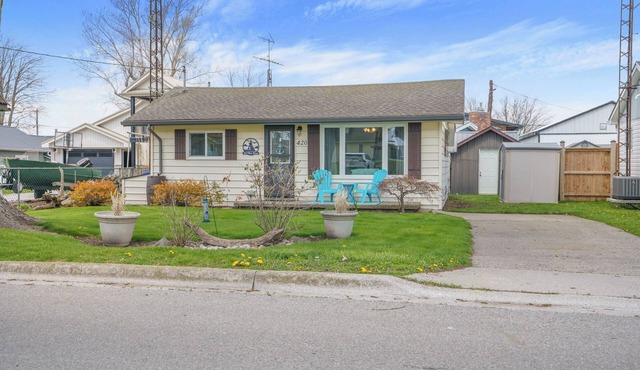"At the Eau" - Charming 2 Bedroom Cottage!