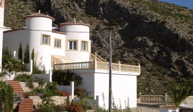 At the edge of a nature reserve, detached villa with pool & view of sea