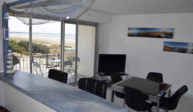 At the foot of the beach, luxury apartment, spacious 5 ° and top floor, sea view