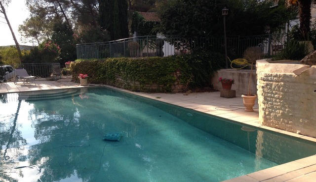 At the foot of Sainte Victoire site a few kilometers from Aix en Provence property 1. 5Ha