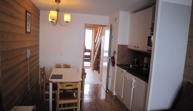 At the foot of the slopes, beautiful duplex, 2 bedrooms, sleeps 6, 7th floor, parking