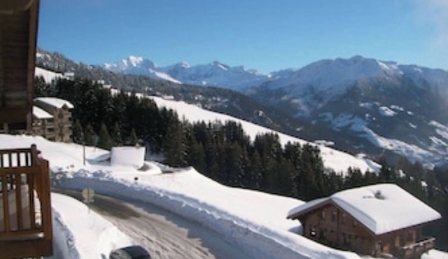 At the foot of the Ameria gondola, Locations-Lessaisies Bisanne