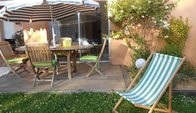 At the foot of the streetcar warm house with garden for 2/3 p