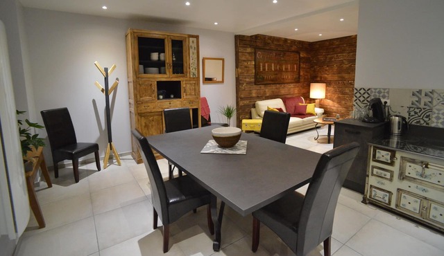 At the foot of the mountain passes, and close to Maurienne ski resorts