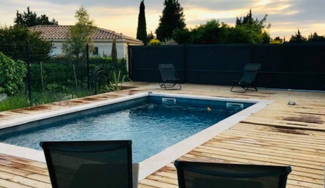 At the foot of the Luberon, new air-conditioned house with garden and swimming pool
