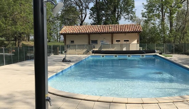 At the foot of the Montagne Noire, surrounded by nature, countryside and calm, the Domaine