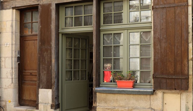 At the foot of the royal city, in the pedestrian zone.