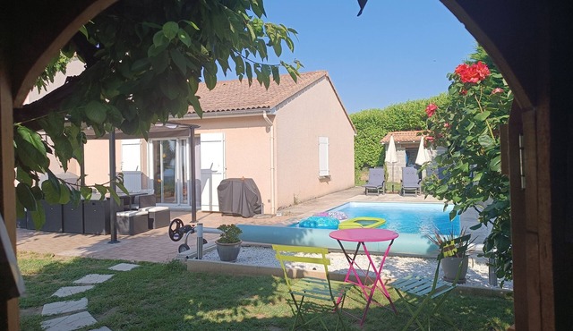 At the foot of the Vercors: house with heated pool, panoramic view of the Drôme river