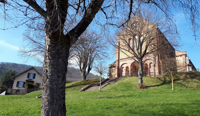 At the foot of the Vosges massif, a cottage in a traditional village house