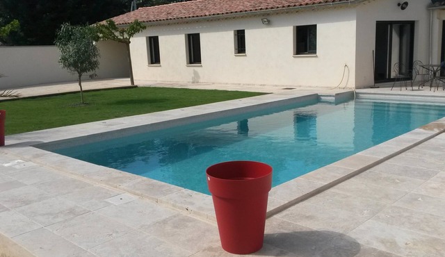 At the foot of Ventoux, new air-conditioned gîte with private pool
