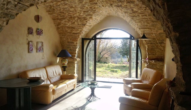 At the gates of the Cevennes, renovated stone house, very quiet, private land