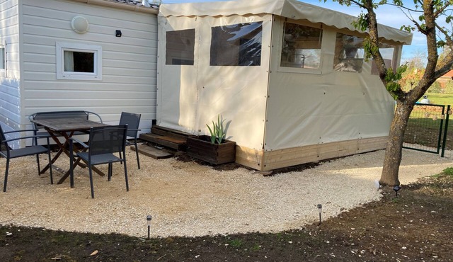 At the gateway to the Perigord and Lot regions, mobile home in a rural setting