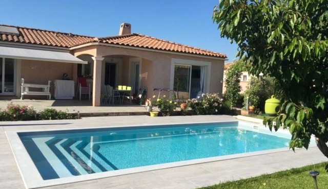 At the gateway to the Luberon and the Alpilles, near the Pot Royal golf course