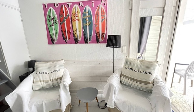 At the heart of FLEET IN RE, Gite for 2 people, private patio, private parking