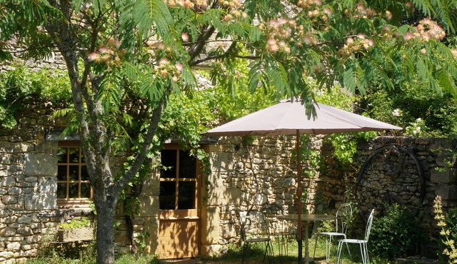 At the heart of the Périgord-Black-alone, small charming house