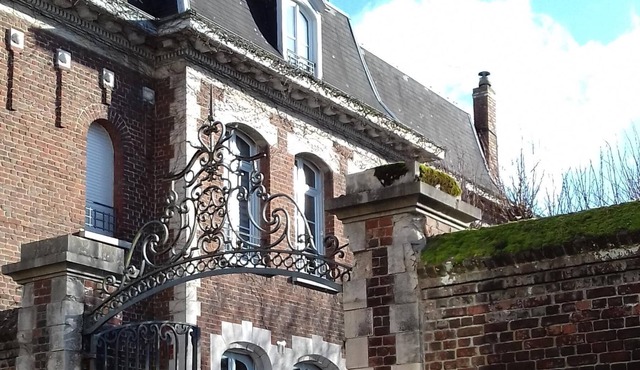 At the heart of the ramparts: new studio in a castle residence