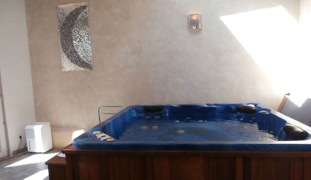 At the silver moon, Balneotherapy cottage in Dordogne