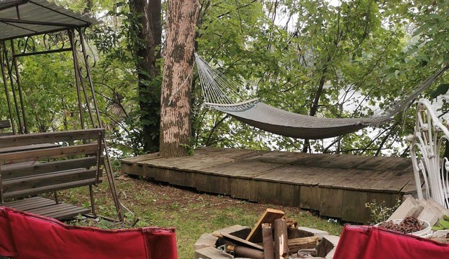 At the water's edge 15 min from CITQ airport 300742 apartment lakefront