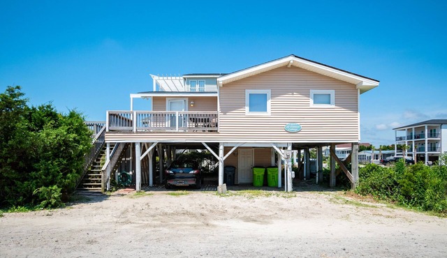At Turtle Cottage: Oceanfront Home with Spacious Deck, Close to Pier and Restaur