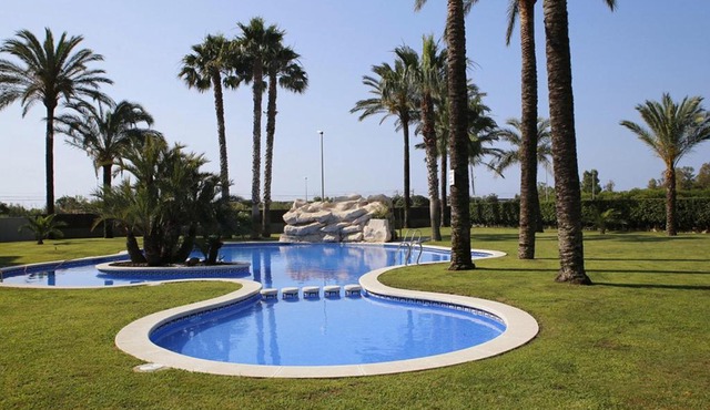 AT119 Completamente equipado, con piscina y cerca de la playa