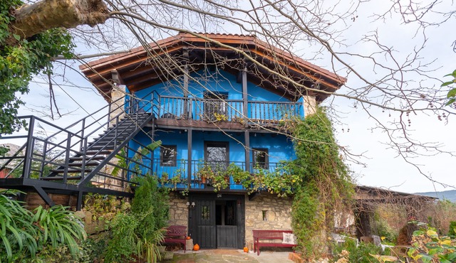 ATERPEA space in AMALOKA HOLIDAY HOME, Garden, Barbecue, Swimming pool, 12 guests.