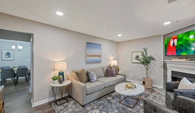 ATH - Downtown Woodstock Luxury - Walk to Cherokee Amphitheater (1/4 mile) 3 Bedroom