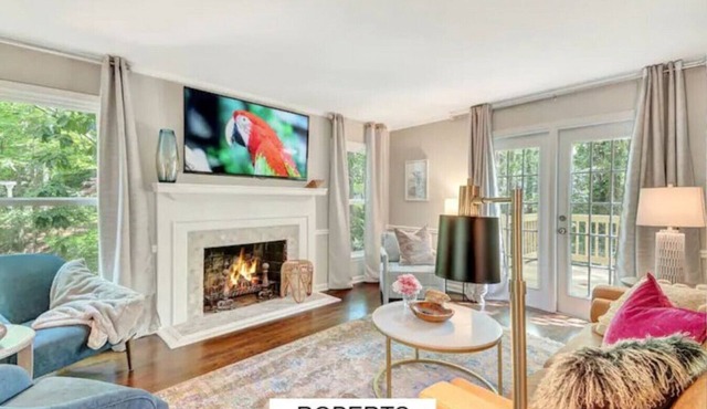 ATH - Sleeps 6 - 3 Beds Pet Friendly and fenced - Roberts