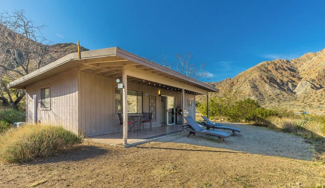 Athena Cottage- Panoramic Views on 25 acres at gated and private Hidden Passage