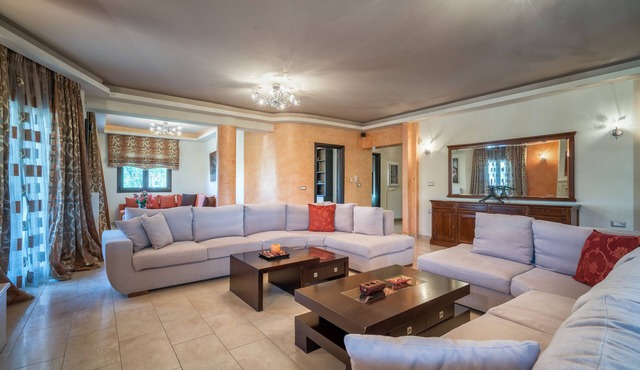 Athena's 7-Bedroom Holiday Home in Tsilivi