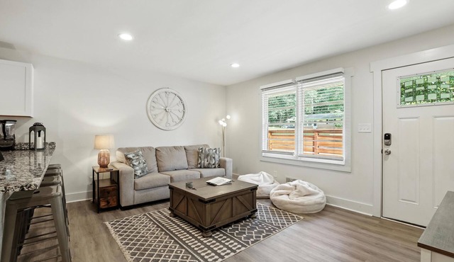 Athenian Haus with Grill