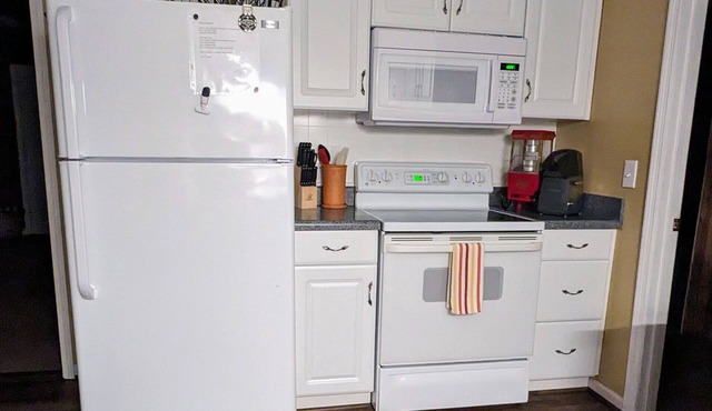 Athens area rental. Close to UGA, Monroe, Wedding venues, Antiques shopping.