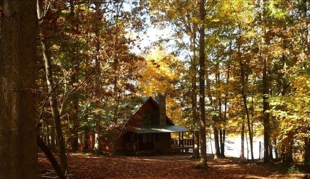 Athens Log Cabin Getaway -Private Lake, Campfire, Serenity