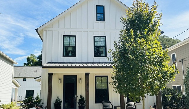 Athens Luxury - King Master ~ 3Bdrm Home ~ 1 mile to Downtown ~ Minutes to UGA