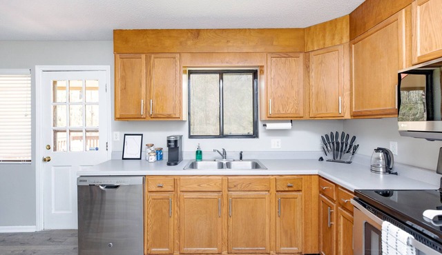 AtHome+1 Stay | Perry AG Center | 3BR Fenced Yard