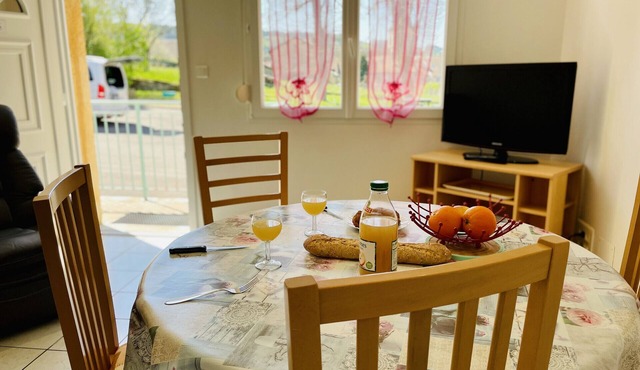 Athos: Apartment 300 meters from the spa (free parking)