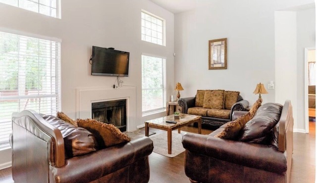 ATL Fabulous 3-bedroom 2- bath house with AC in charming Atlanta