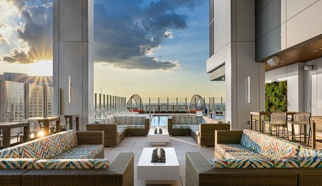 Atlanta 2BR Presidential Suite – Luxe Space, Full Kitchen & Walk-to-Attractions