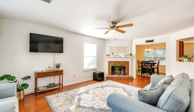 Atlanta Area Home w/Yard ~ 2 Mi to Six Flags