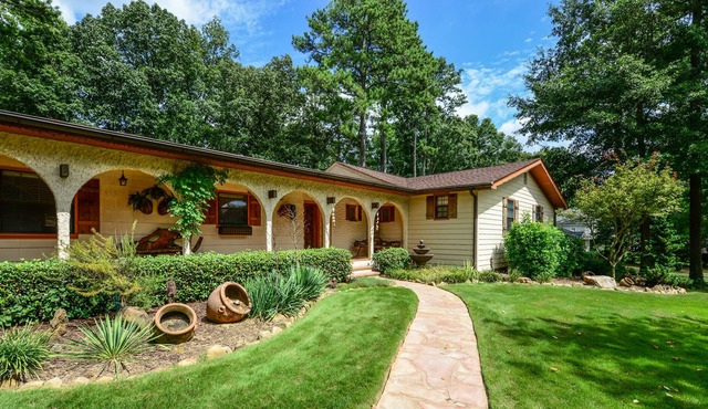 ATLANTA-BUCKHEAD-BROOKHAVEN 4/4 Rental home w/ Pool & fitness center