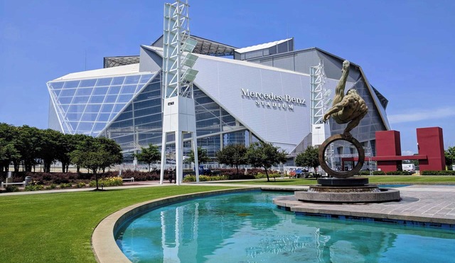 Atlanta Bungalow Near Mercedes Benz w| Firepit 4BR