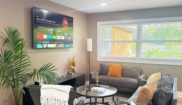 Atlanta Crystal Suite Near Downtown