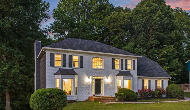 Atlanta Luxury Chateau (6 Bedrooms and Game Room)