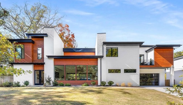 Atlanta Luxury Stay w/Hot Tub, Fireside Patio, and Smart-Home Comfort near Emory