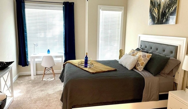 Atlanta Oasis: 1BR Luxury Suite Near Perimeter Mall, w/Pool & FREE Parking!