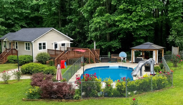 Atlanta Pool Home Near Airport, Attractions & Downtown 8 guests Max
