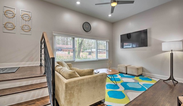 Atlanta Retreat w/Deck in Greenbriar Area!
