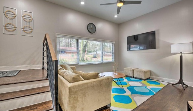 Atlanta Retreat with Deck in Greenbriar Area!