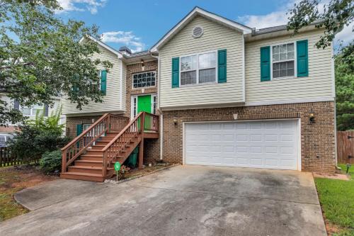 Atlanta Retreat with 2-Car Garage, Fenced Yard home